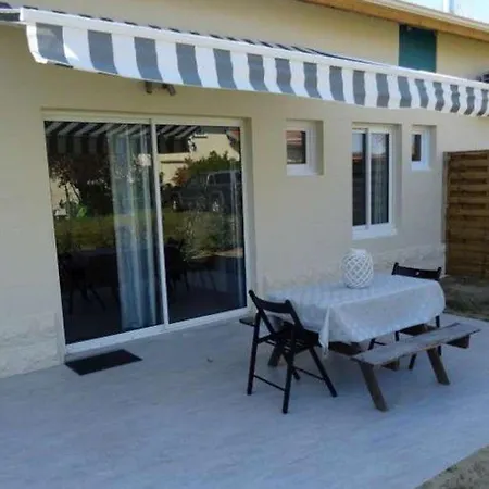 Campingplatz Avec Terrasse - 2 Pour 4 Personnes - Api-1-52-740 *