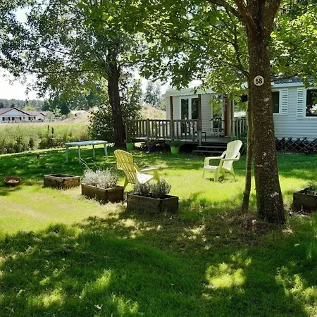 Avec Terrasse - 2 Pour 4 Personnes - Api-1-52-740 *